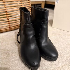 H&M Black Leatherette Ankle Boots with Side Zip
